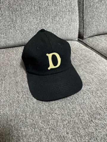 블랙 D 로고 야구 모자