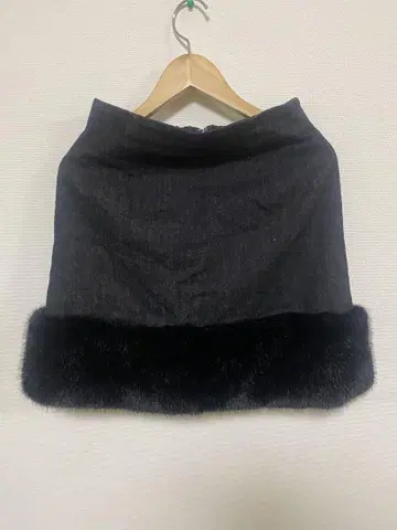 릴리 브라운 퍼 스커트