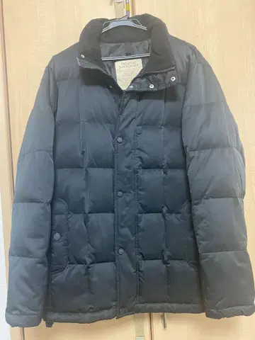 유니클로 프리미엄 다운 자켓 L 사이즈 블랙 후드 부착 UNIQLO