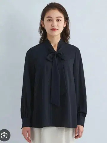 그린 라벨 릴랙싱 보타이 블라우스