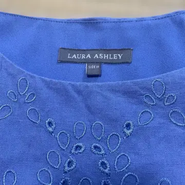 LAURA ASHLEY 자수 슬리브리스 무릎 기장 원피스 사이즈 11
