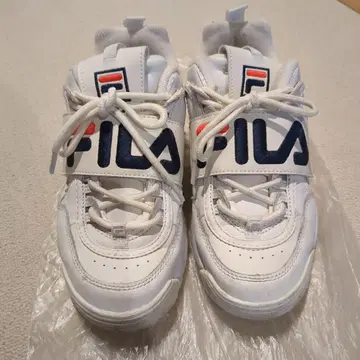 FILA 화이트 스니커즈