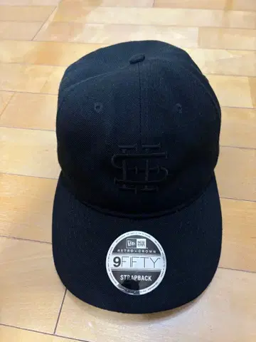 SEE SEE NEWERA 블랙 9FIFTY 스트랩백 캡