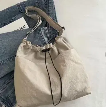 나일론 베이지 숄더백