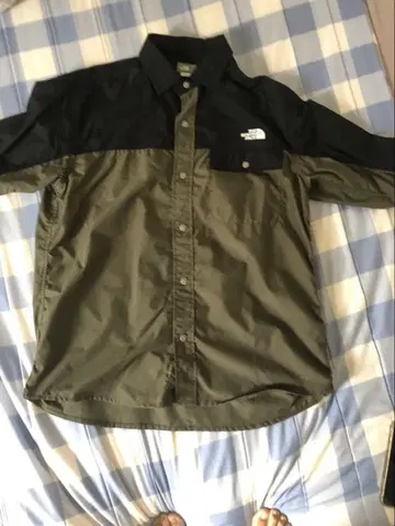 THE NORTH FACE 박스 셔츠 M 사이즈 블랙/올리브