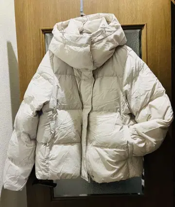GU 화이트 다운 자켓 S