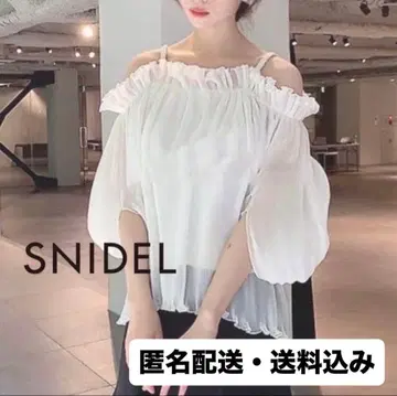 SNIDEL 오프숄더 플리츠 블라우스