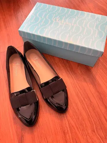 [ 24.0cm ] DIANA 그로그랭 리본 로퍼 에나멜 블랙