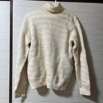 아이보리 터틀넥 니트