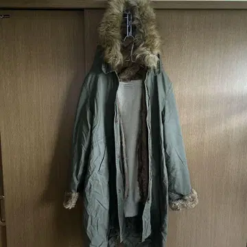 올리브 그린 모즈 코트 플리스 안쪽