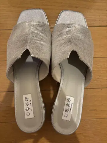 히미코 V컷 뮬 샌들 26cm