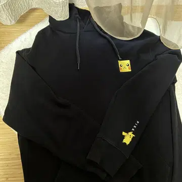 피카츄 후드티