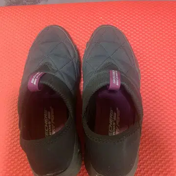 SKECHERS 블랙 슬립온