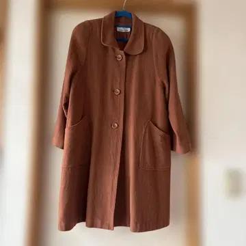 브라운 롱 코트 버튼 포함