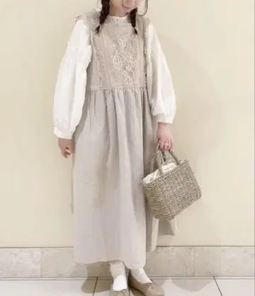 가슴 부분 레이스 부착 민소매 원피스