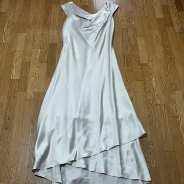제네비비안 드레스