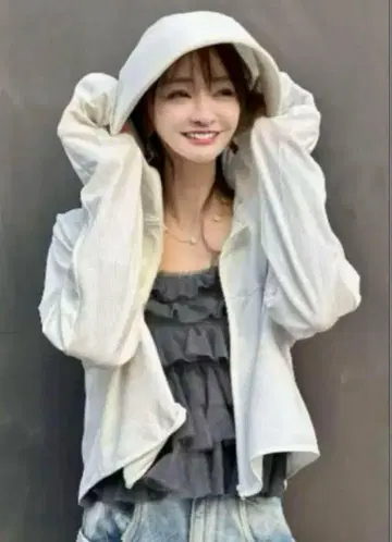 [ 미사용 새상품 ] 나루세 아이리 시노부 차광 후드티 화이트