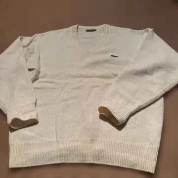 Lacoste V넥 스웨터 크림색