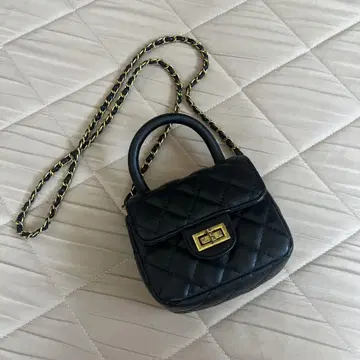 블랙 퀼팅 숄더백