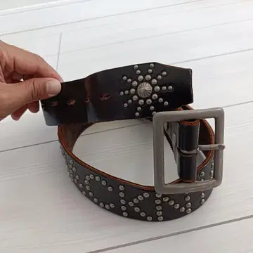 HTC MACKNIGHT 스터드 부착 가죽 벨트