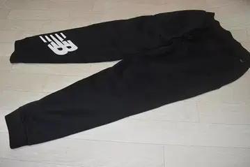 New Balance 블랙 트레이닝 팬츠 속기모 S
