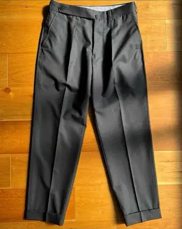 새상품급 이가라시 트라우저 네이비 원턱 슬랙스