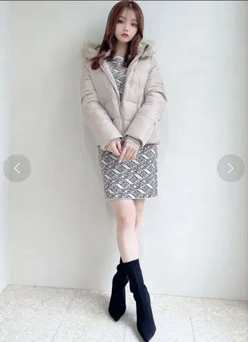 RESEXXY 퍼 달린 베이지 다운 자켓