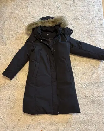 UNIQLO 블랙 다운 자켓 퍼 포함