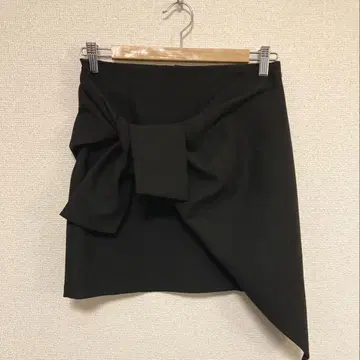 ZARA 비대칭 디자인 미니 스커트
