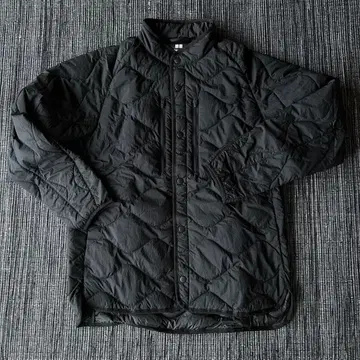 유니클로 White Mountaineering 리사이클 하이브리드 다운