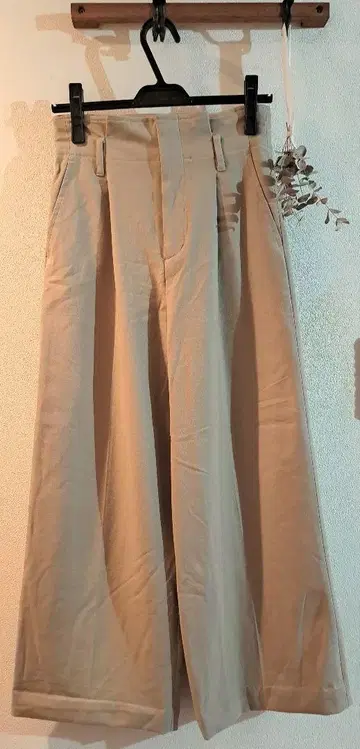 새상품급 DRESSLAVE 와이드 팬츠