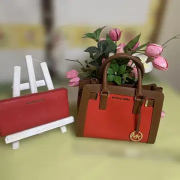 MICHAEL KORS 핸드백과 지갑 세트