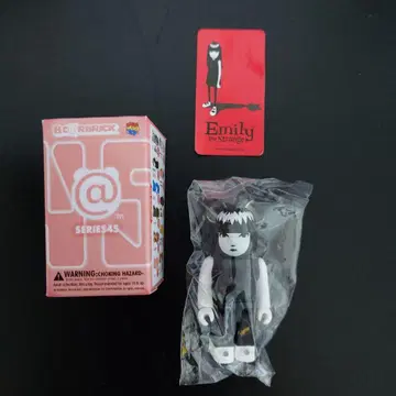 베어브릭 시리즈 45 호러 Emily