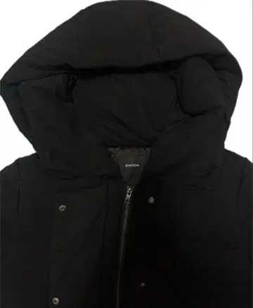 EMODA 블랙 후드 부착 다운 자켓