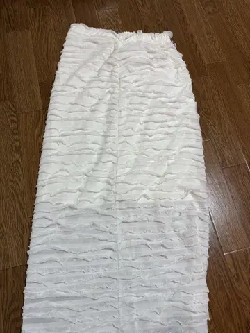 화이트 프릴 타이트 스커트