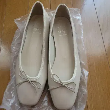 tre due nove 베이지 리본 포함 발레 슈즈 24cm