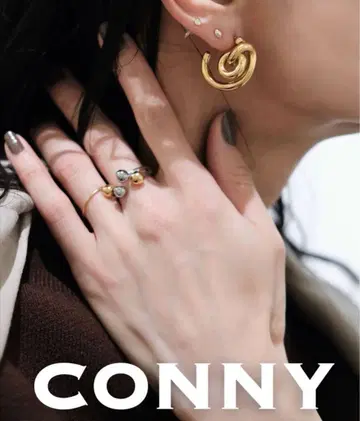 CONNY 스와르 디자인 귀걸이 (양쪽 귀용)