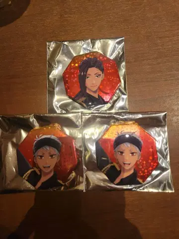 트위스테 브레이징 주얼 홀로그램 배지 스칼라비아
