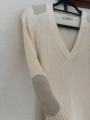 moussy 크림색 V넥 니트