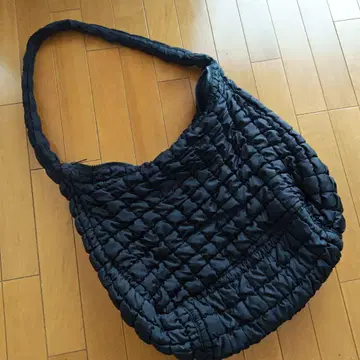 COS 퀼팅 숄더백