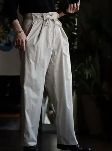 blurhms Selvage Twill Tuck Easy Pants