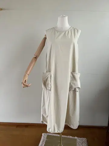 아이보리 슬리브리스 롱 원피스