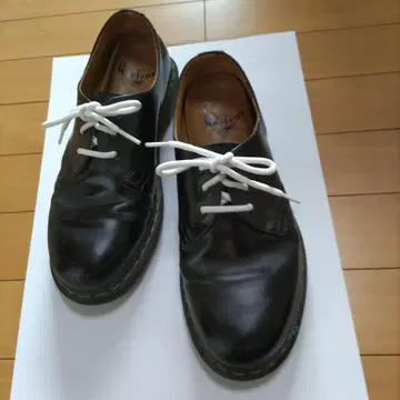 블랙 가죽 레이스업 슈즈