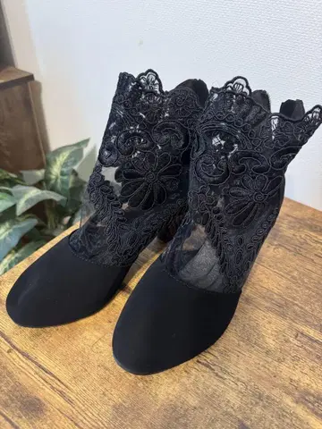 레이스업 디자인의 블랙 부티 39cm (24.5~25.0cm)