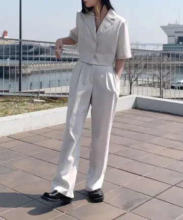 LVEU. 숏 자켓 셋업