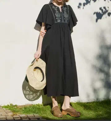 Unitage 스팽글 자수 원피스