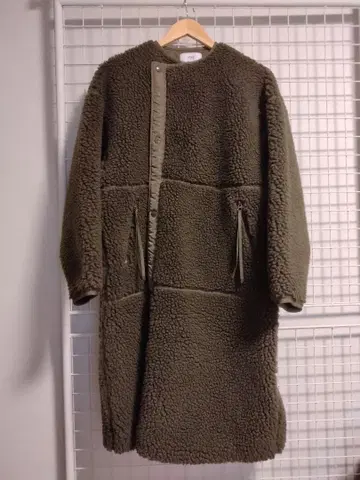 HYKE 올리브 보아 롱 코트