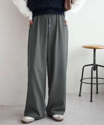 새상품 디스코트 -3kg 룩! 드레이프감 이지 팬츠 그레이