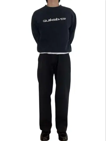 Quiksilver 네이비 트레이닝복