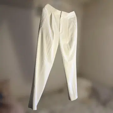 BEIGE. 화이트 플리츠 슬랙스